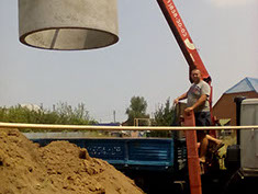 Доставка и монтаж ЖБ ЖБИ колец для частной канализации загородного дома дачи